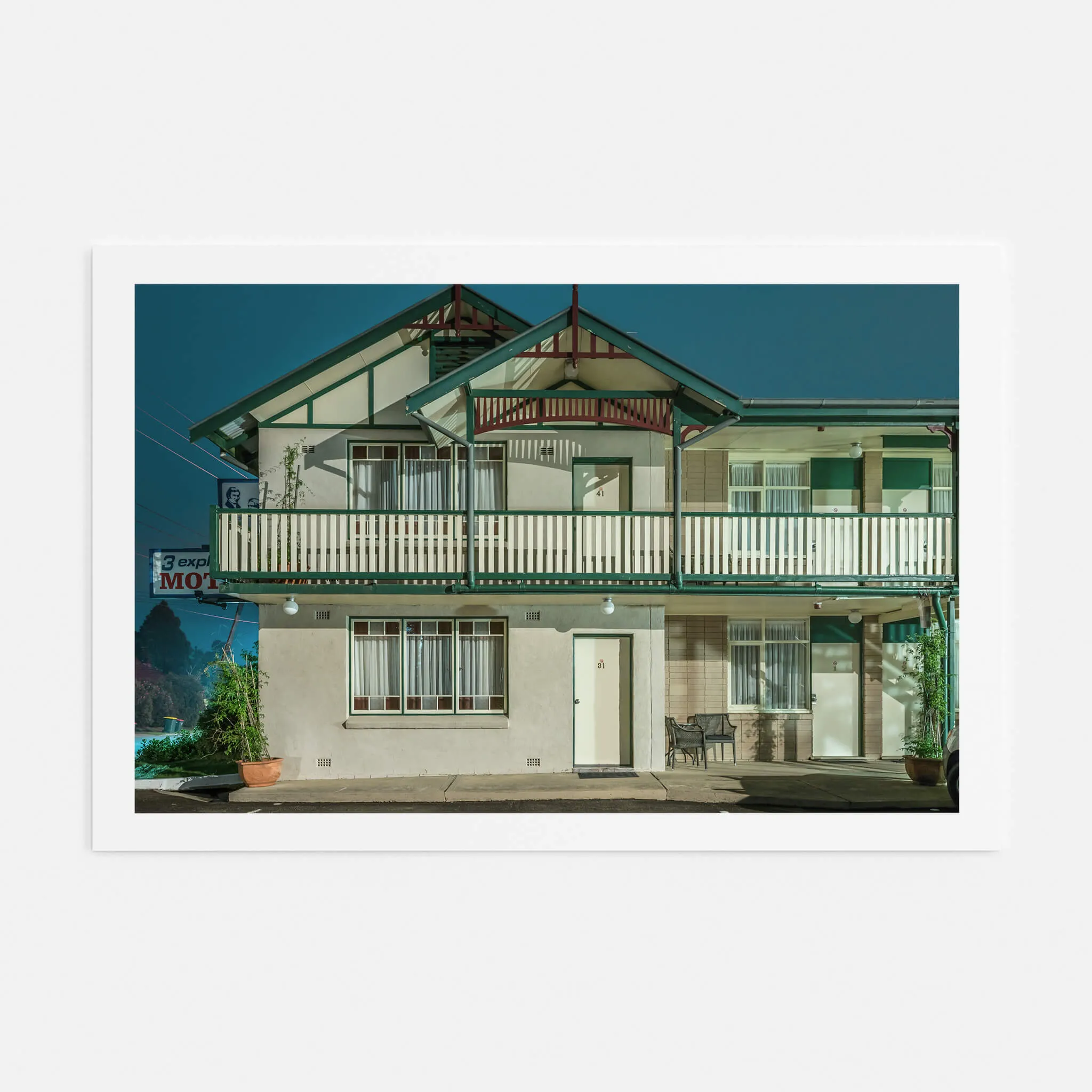3 Explorers Motel | Hotel Motel 101