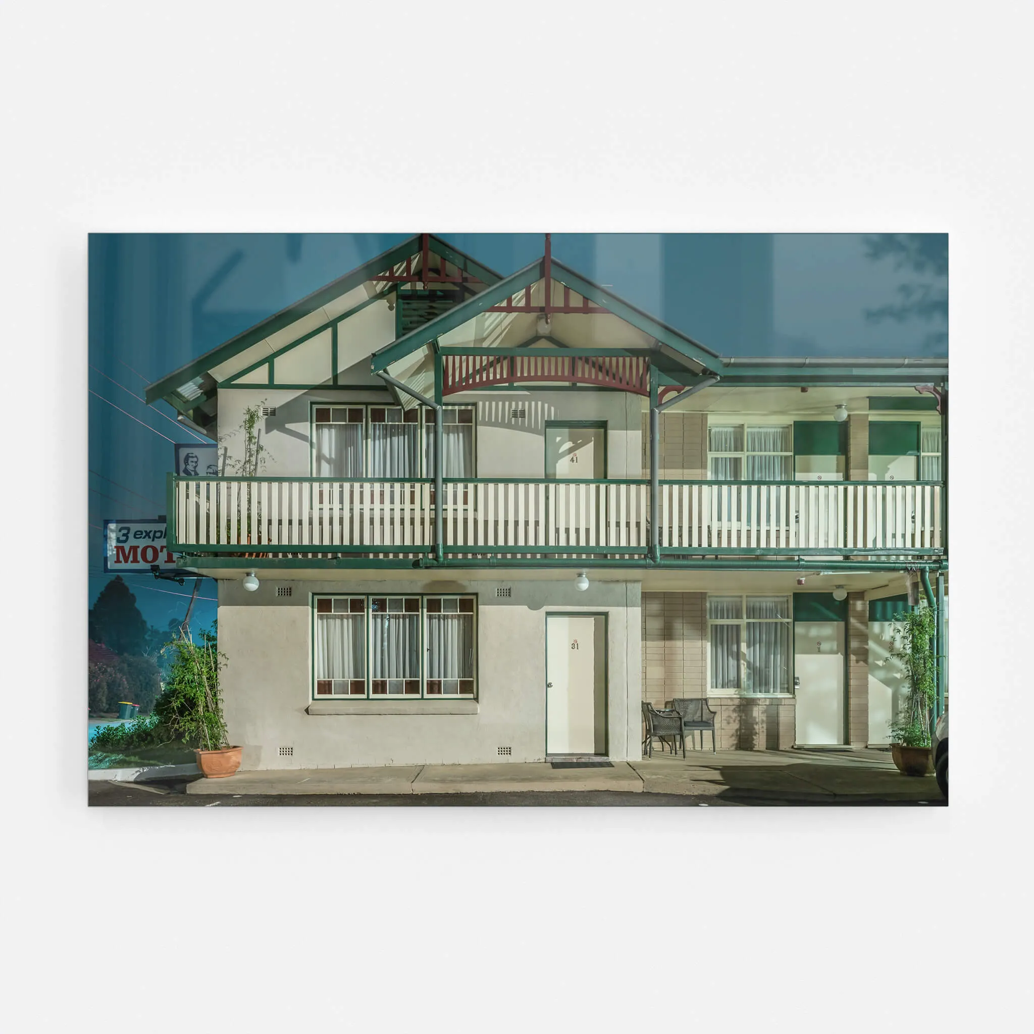 3 Explorers Motel | Hotel Motel 101