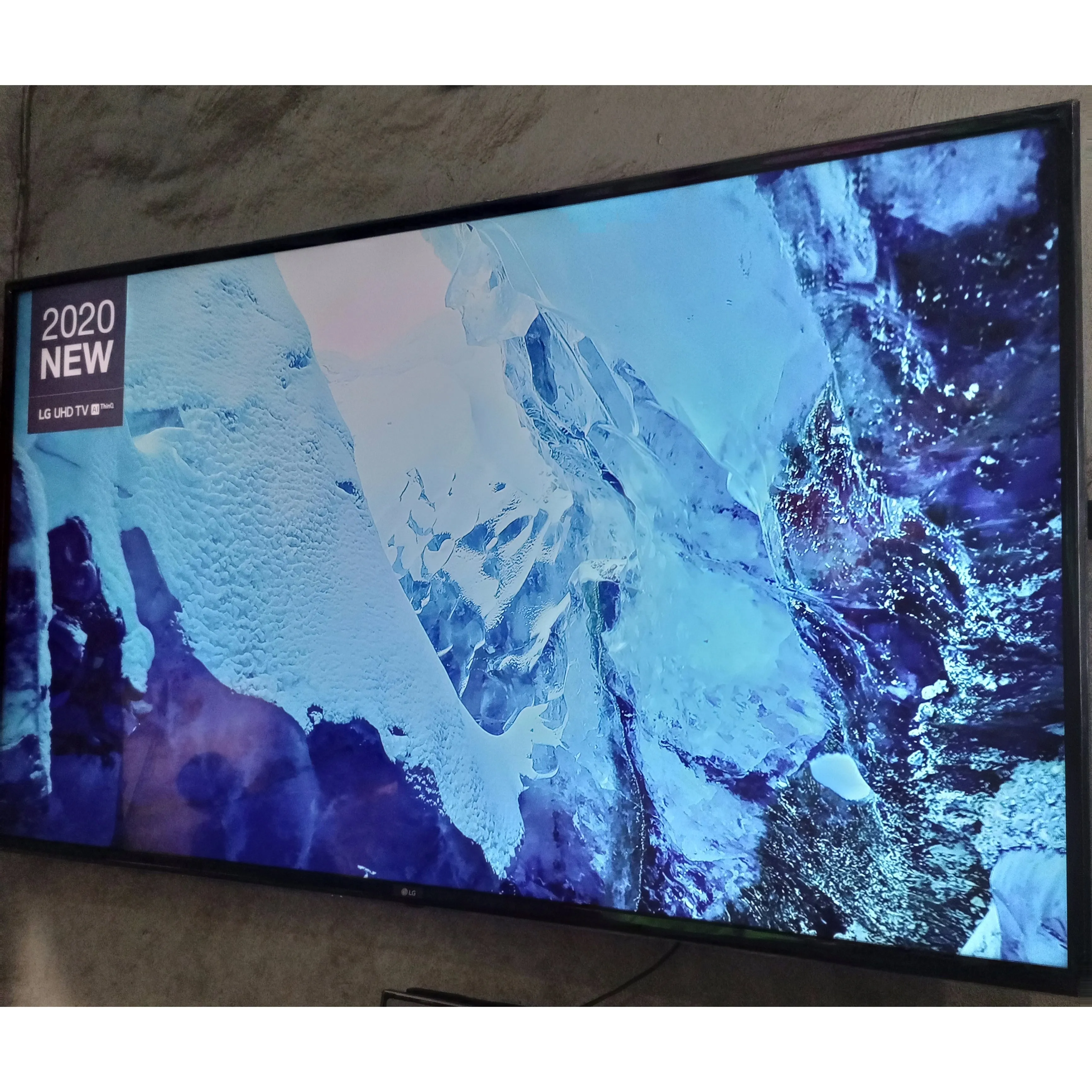 LG 60 Inch 60UN69 webOS ThinQ AI 4K UHD HDR IPS Smart TV (Apple AirPlay) - Foreign Used
