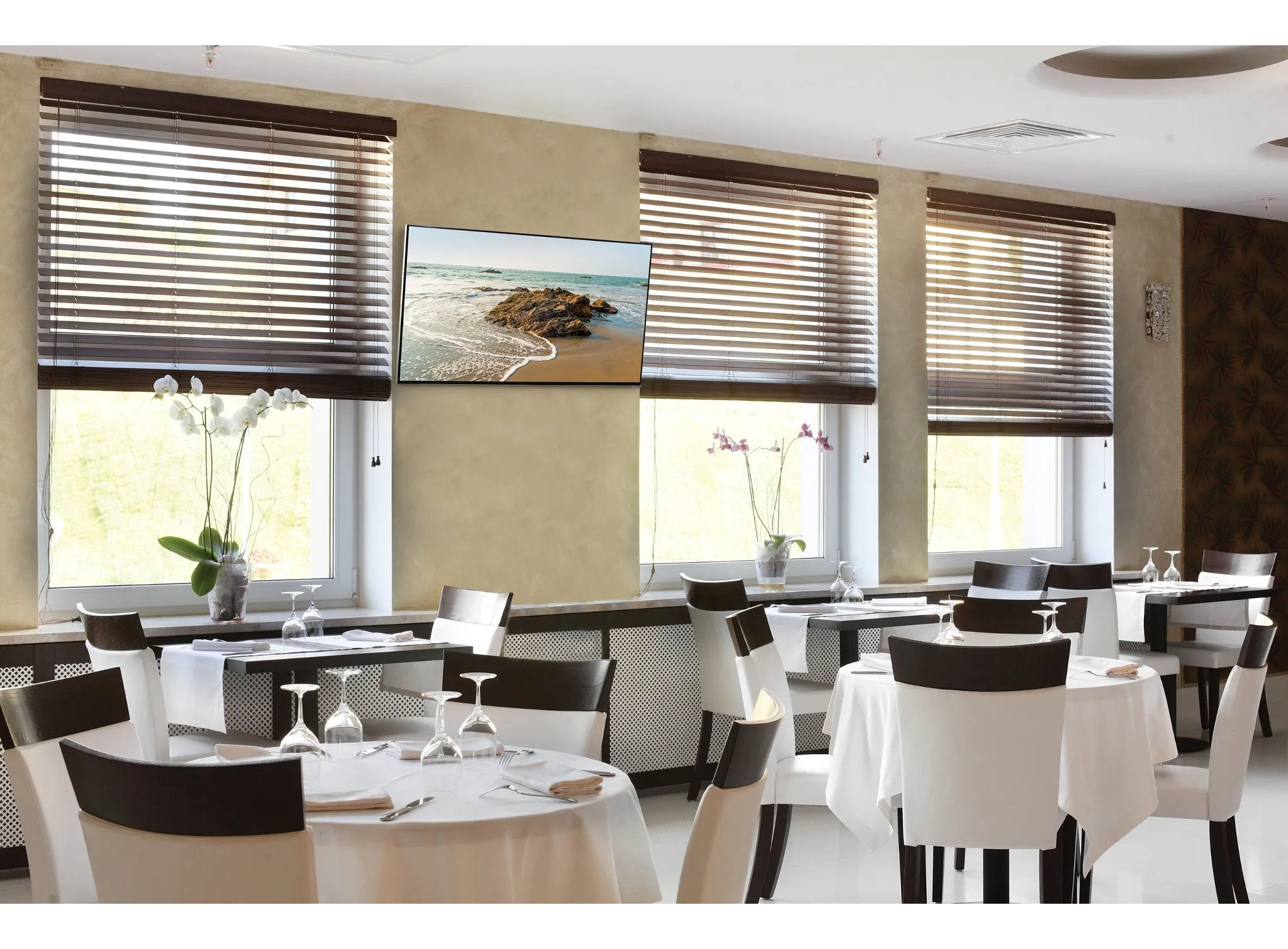 <html>SmartMount<sup>®</sup> Pull-Out Pivot Wall Mount with Tilt for 32" to 65" Displays</html>