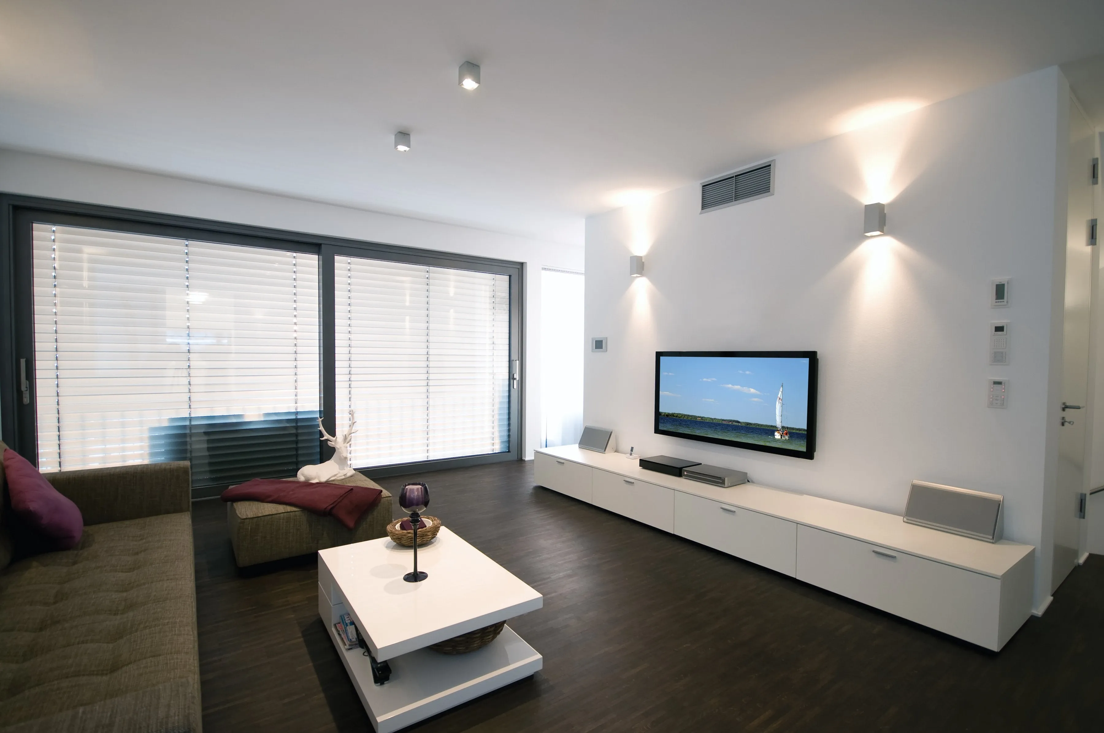 <html>SmartMount<sup>®</sup> Universal Flat Wall Mount for 39" to 75" Displays</html>