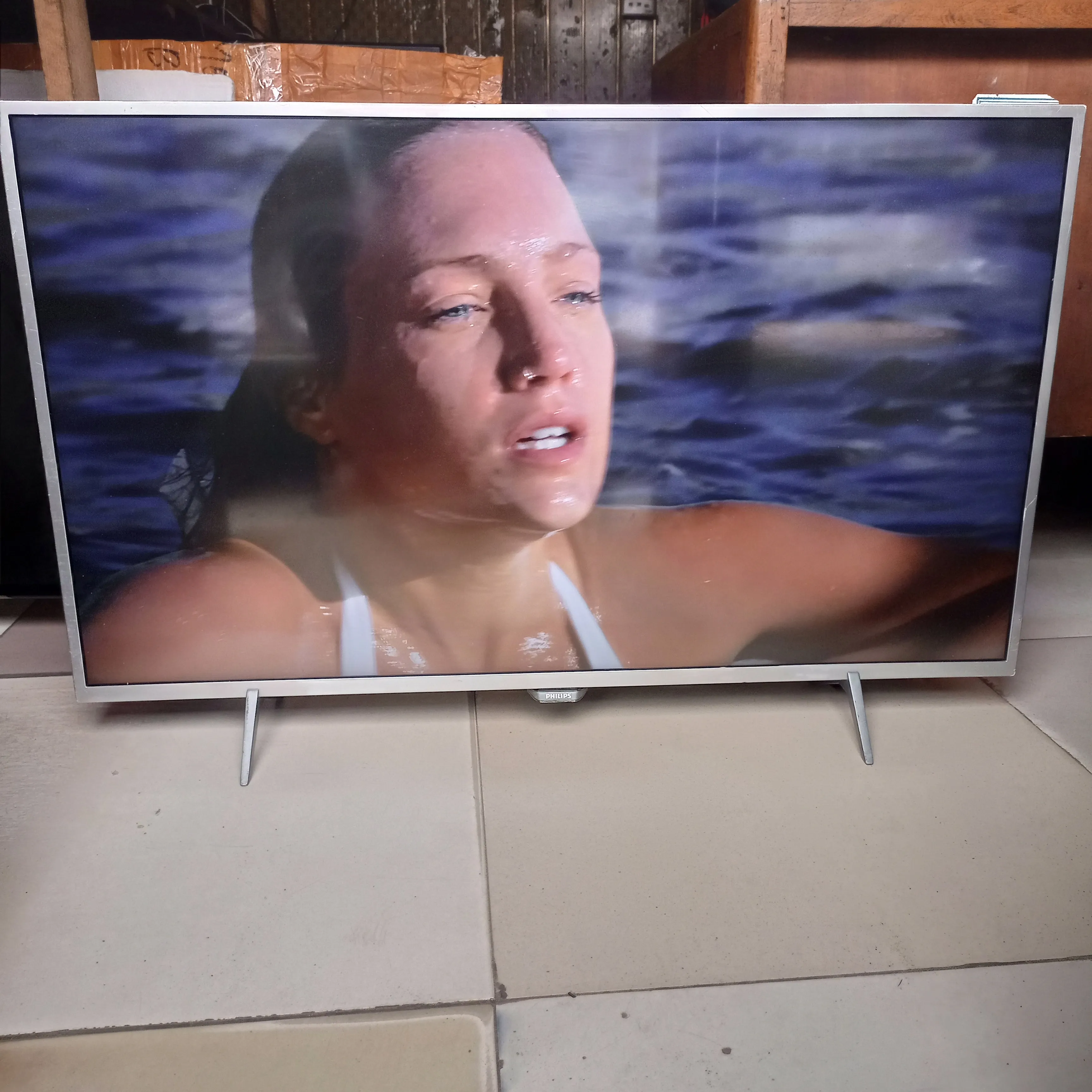 Philips 43 Inch 43PUS6401/12 6000 Series 4K UHD Ultra HDR LED powered by Android TV - UK Used