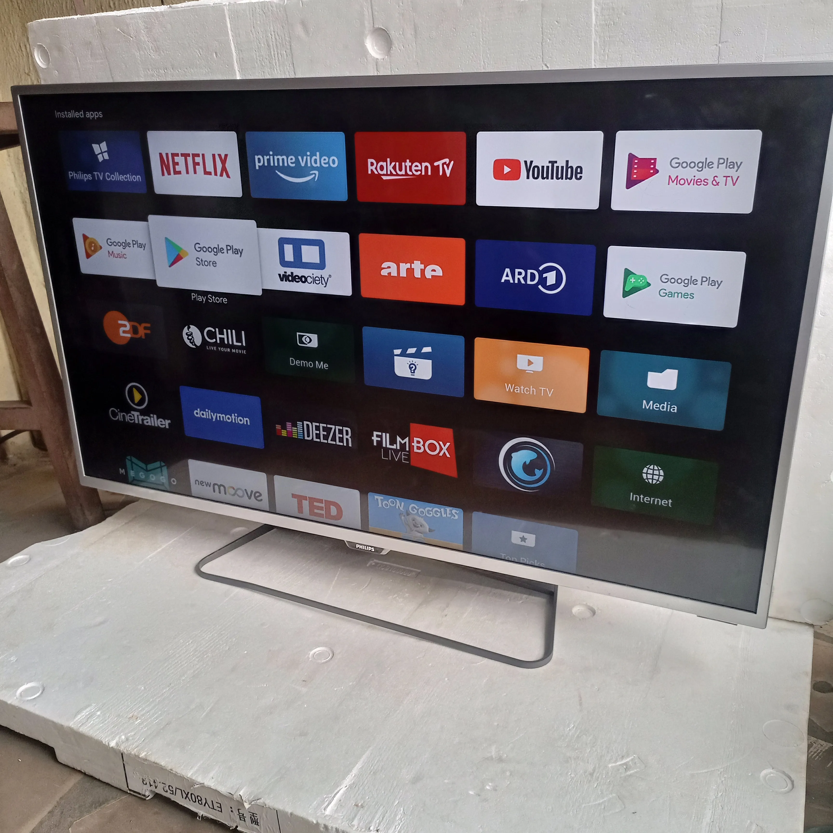Philips 43 Inch 43PUS6551/12 6500 Series 4K UHD HDR Bluetooth LED TV powered by Android - UK Used