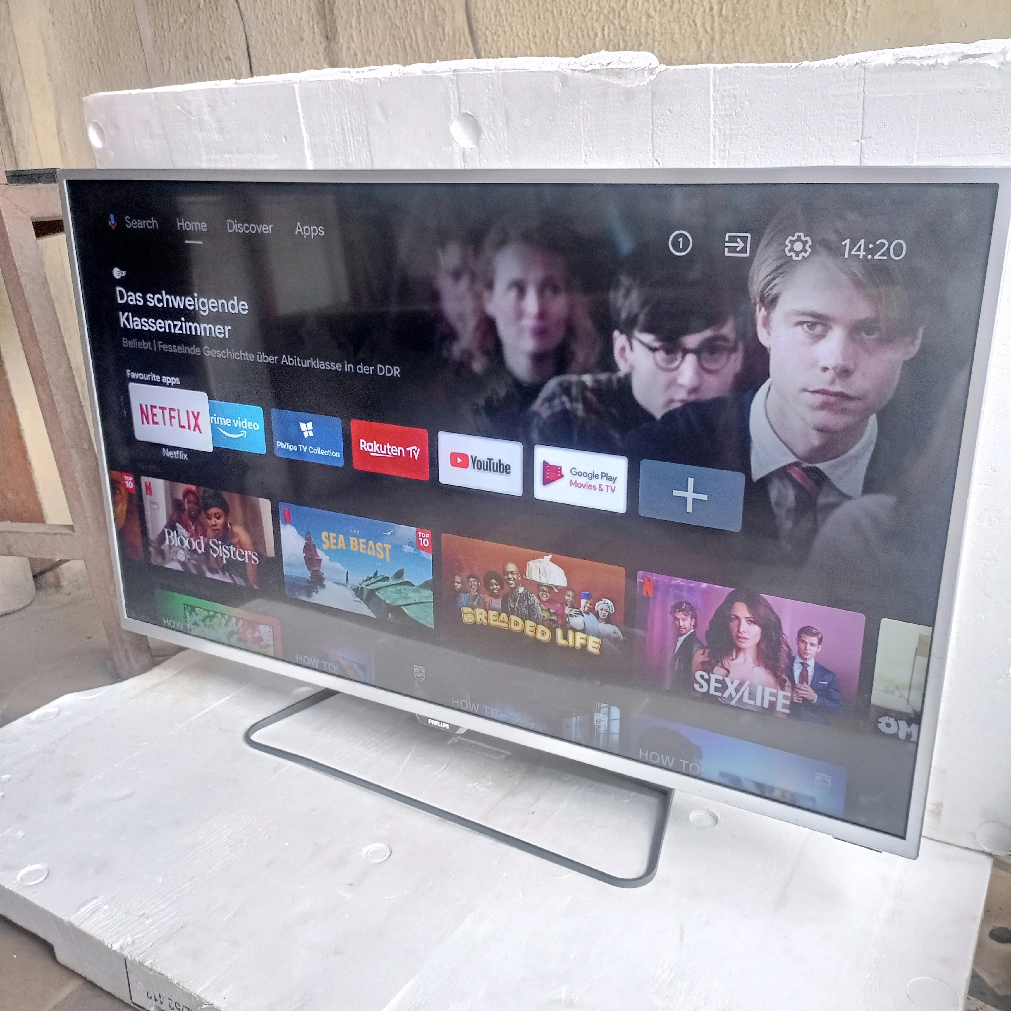 Philips 43 Inch 43PUS6551/12 6500 Series 4K UHD HDR Bluetooth LED TV powered by Android - UK Used