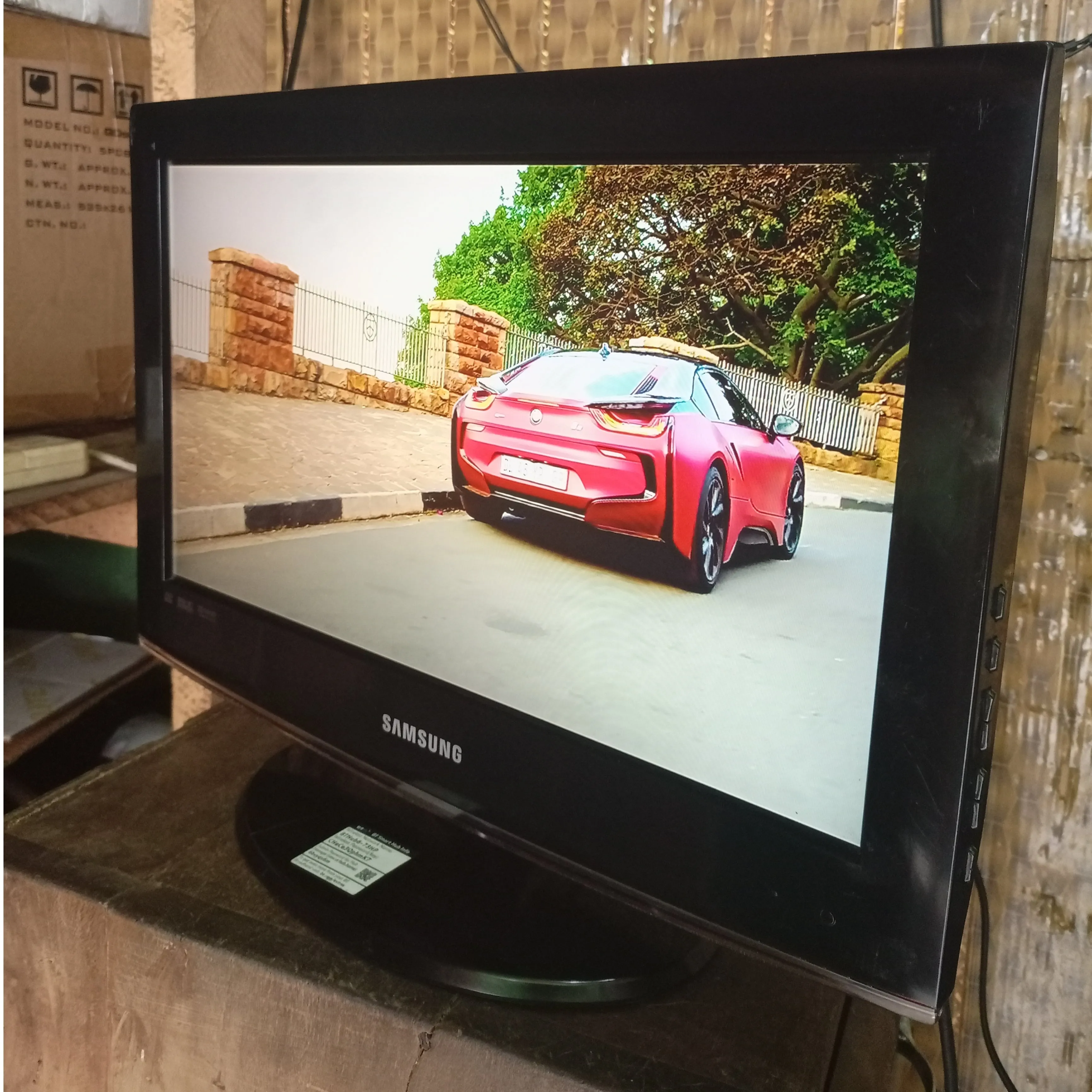 SAMSUNG 19 Inch LE19B450C4W LCD TV - London Used