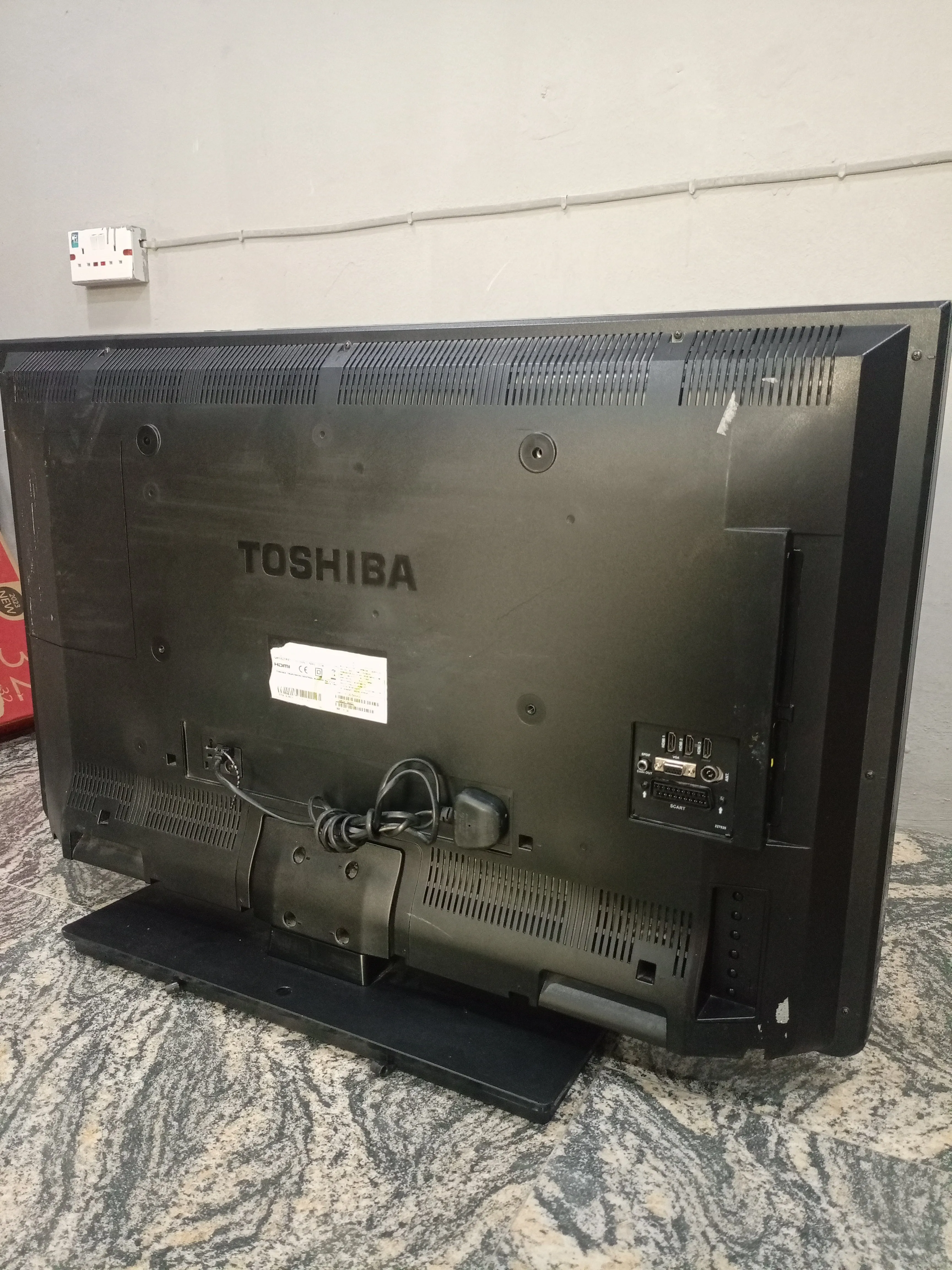 TOSHIBA 40 Inch 40L1333B Full HD LED TV - London Used