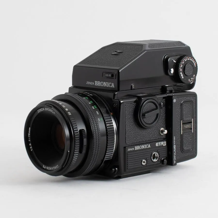 Zenza Bronica ETRSi with 75mm f/2.8 lens No. 7500744